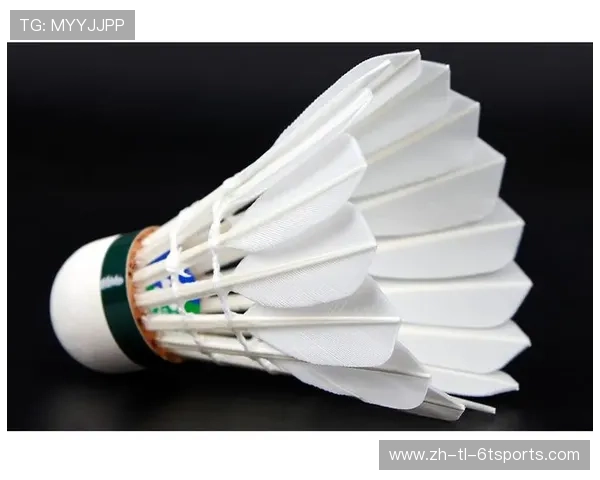 高性能Yonex羽毛球袜助力运动表现，舒适透气提升竞技水平